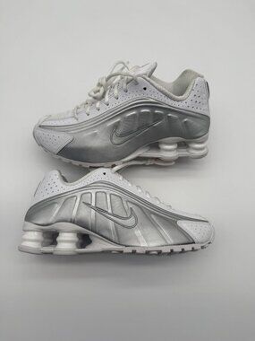 New Nike Shox R4 Shoes Women's Size 6 White Silver Running AR3565 101 Sneakers